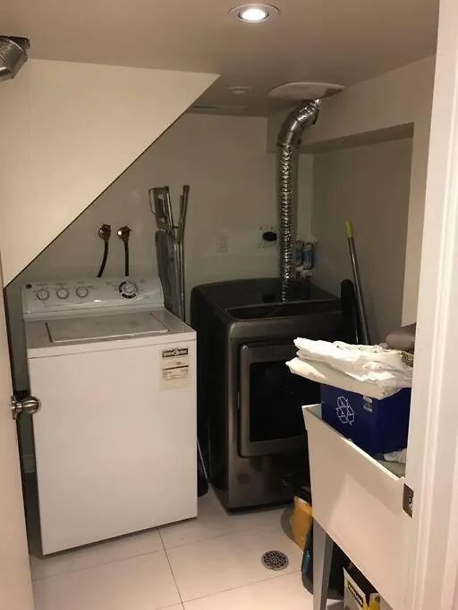 2 Queen Bedroom Apartment Upper Beaches トロント カナダ