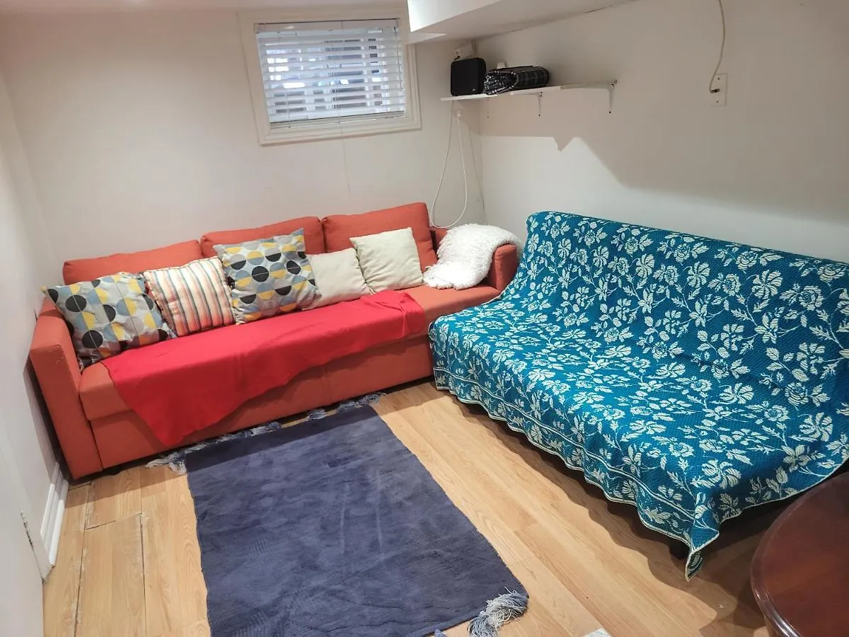 2 Queen Bedroom Apartment Upper Beaches Toronto Kanada