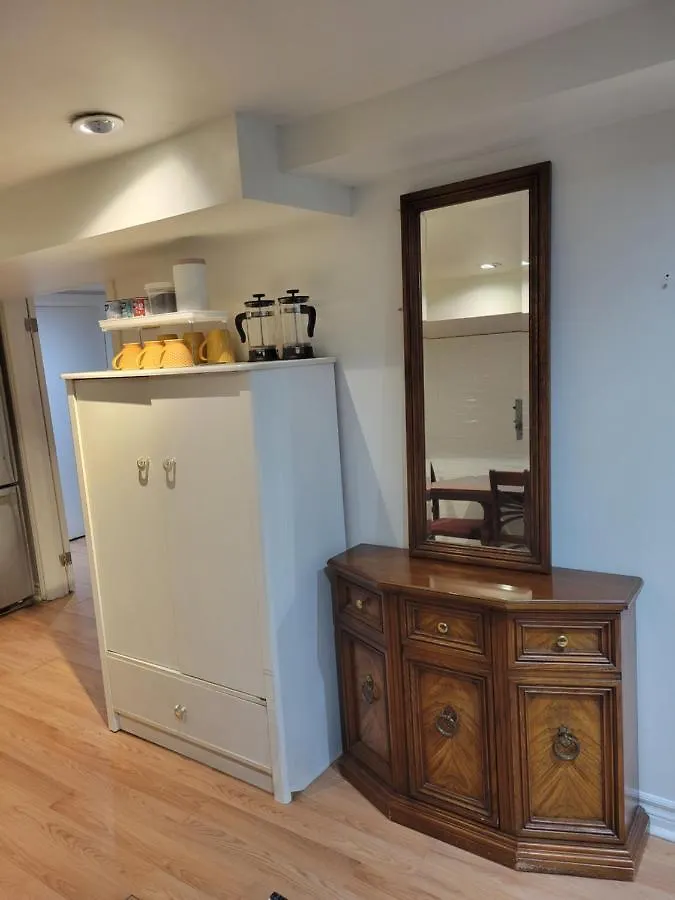 2 Queen Bedroom Apartment Upper Beaches Toronto Kanada