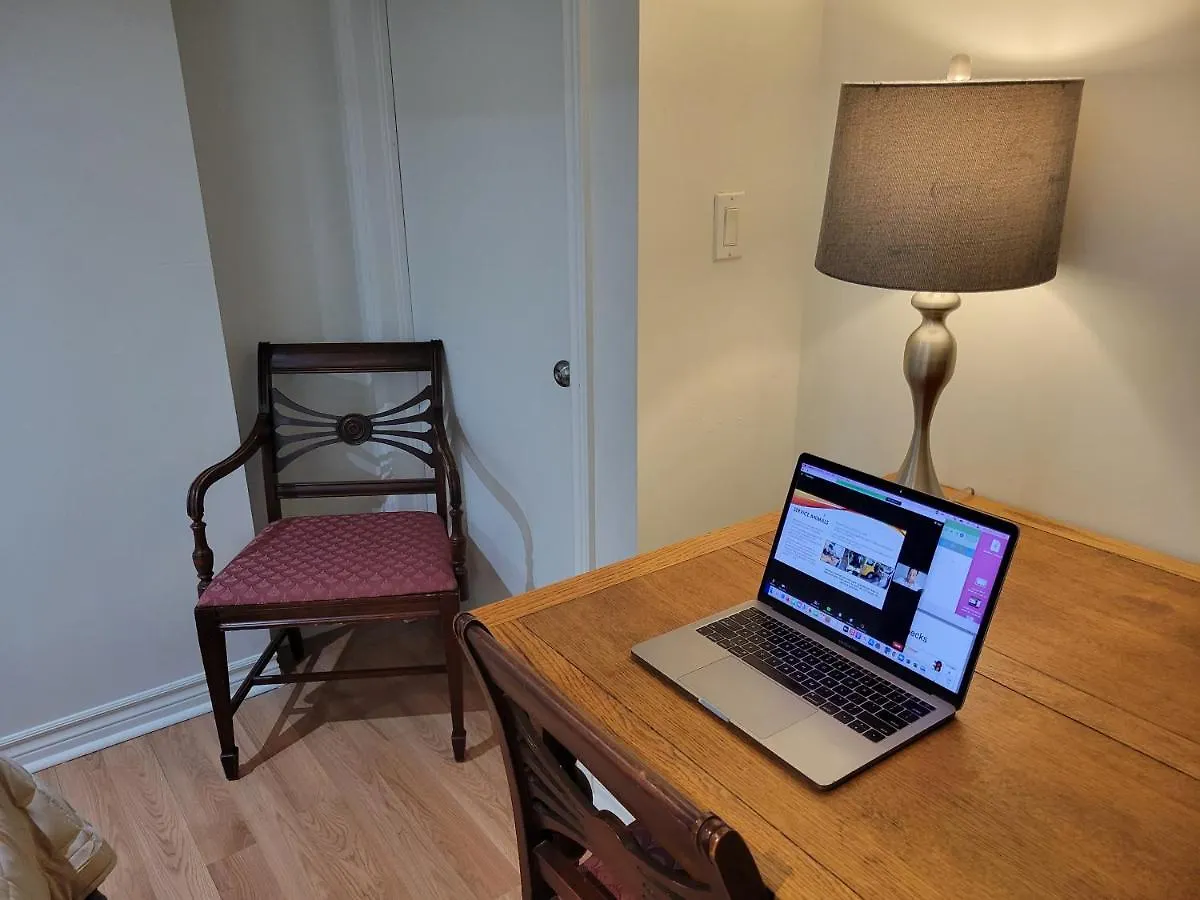 2 Queen Bedroom Apartment Upper Beaches Toronto