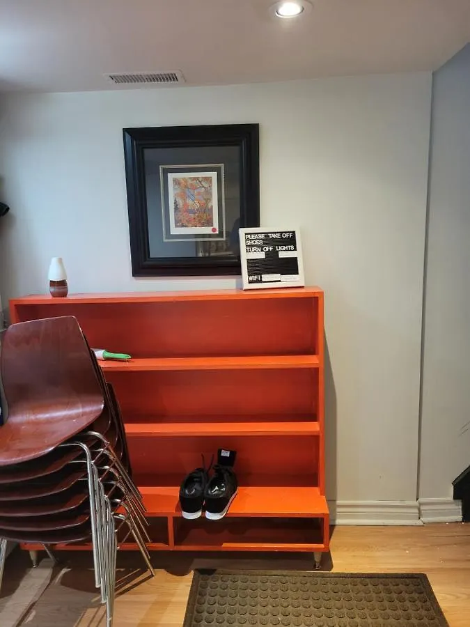 2 Queen Bedroom Apartment Upper Beaches Toronto 0*,  Kanada